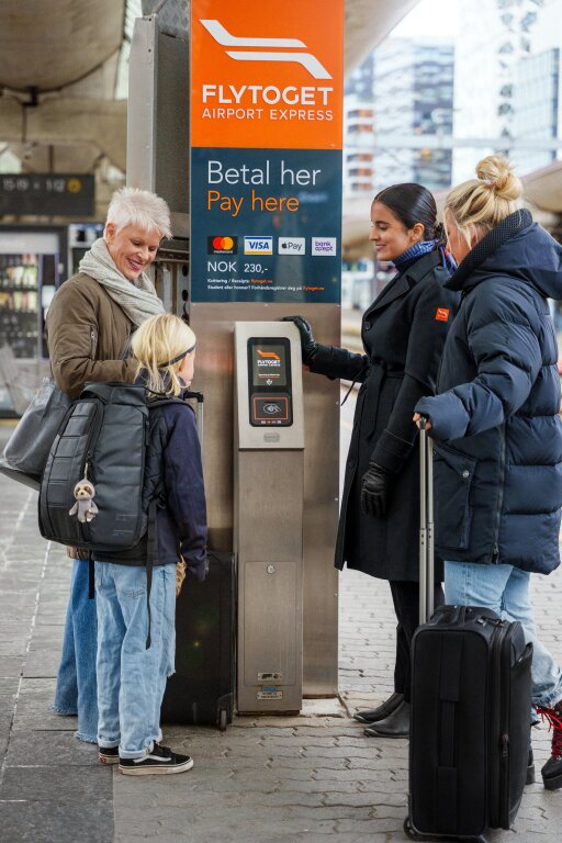 Flytoget reisende plattform Oslo S